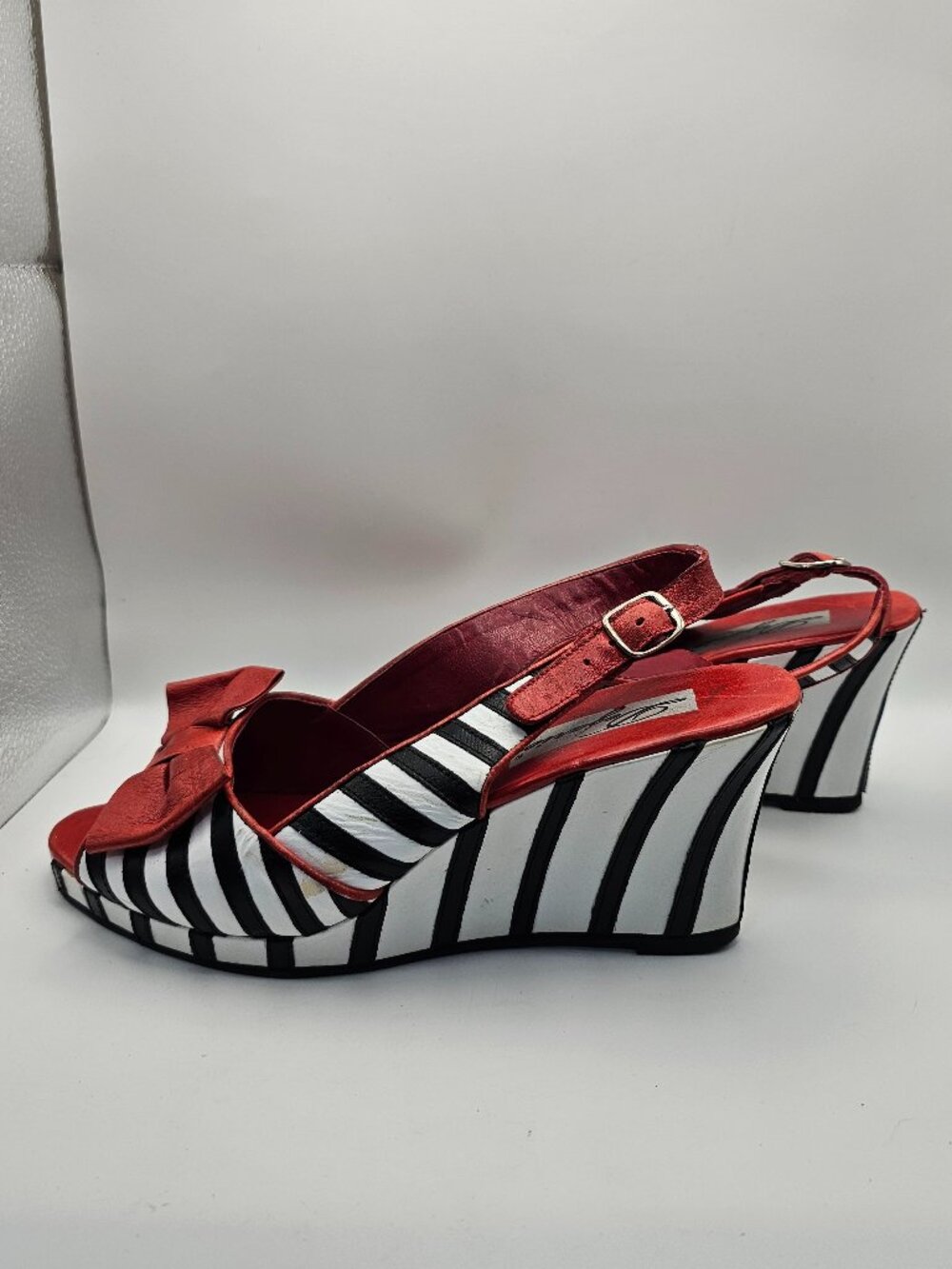 Dezario Red Bow Slingback Striped Wedge Sandals – Made in Brazil – Size 8 - Picture 5 of 6